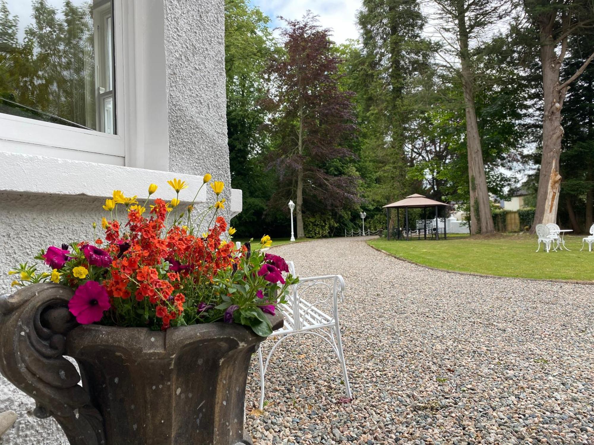 Luxury Accommodation In County Antrim With Riverside Hot Tub Kells Luaran gambar