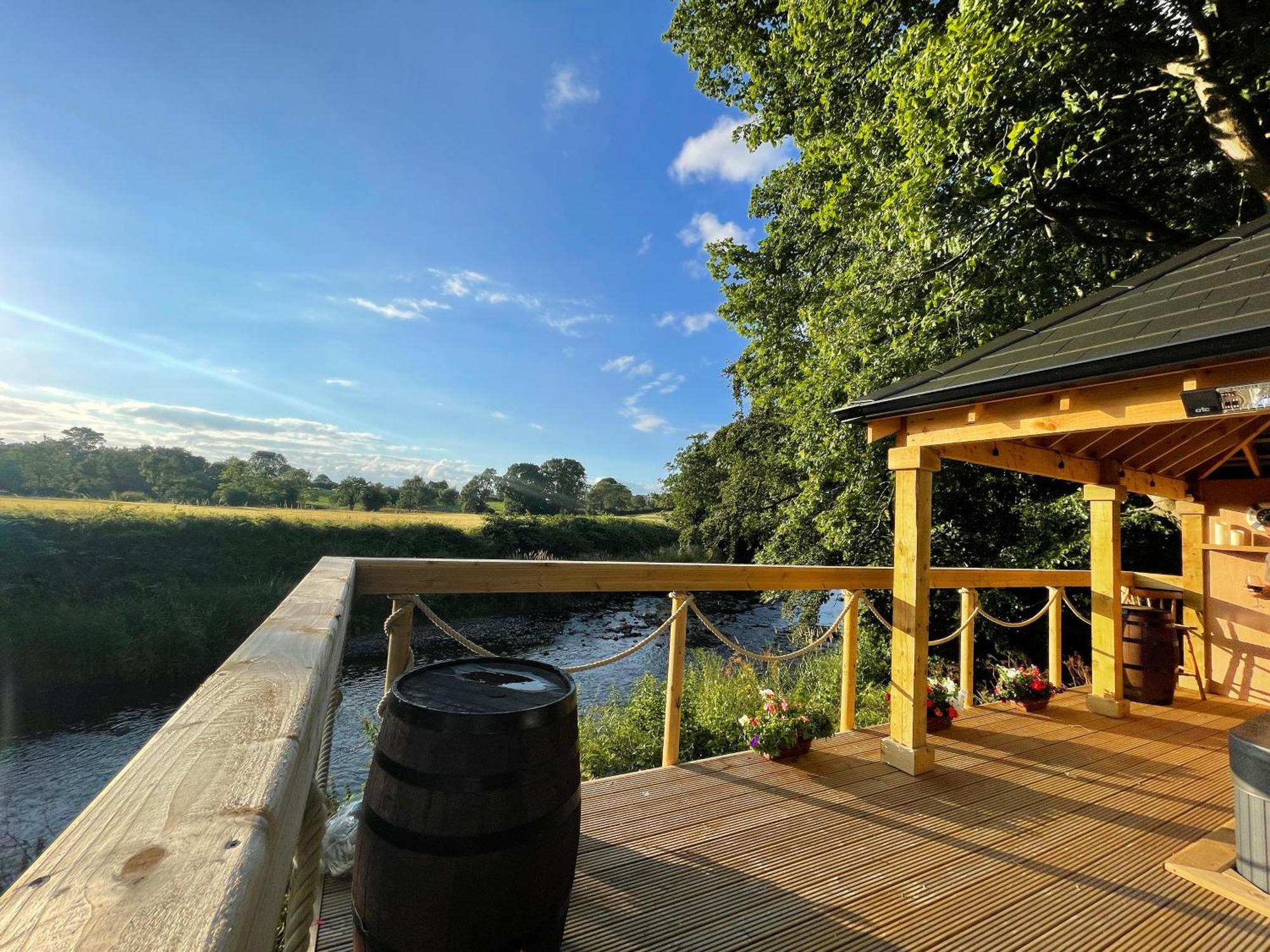 Luxury Accommodation In County Antrim With Riverside Hot Tub Kells Luaran gambar